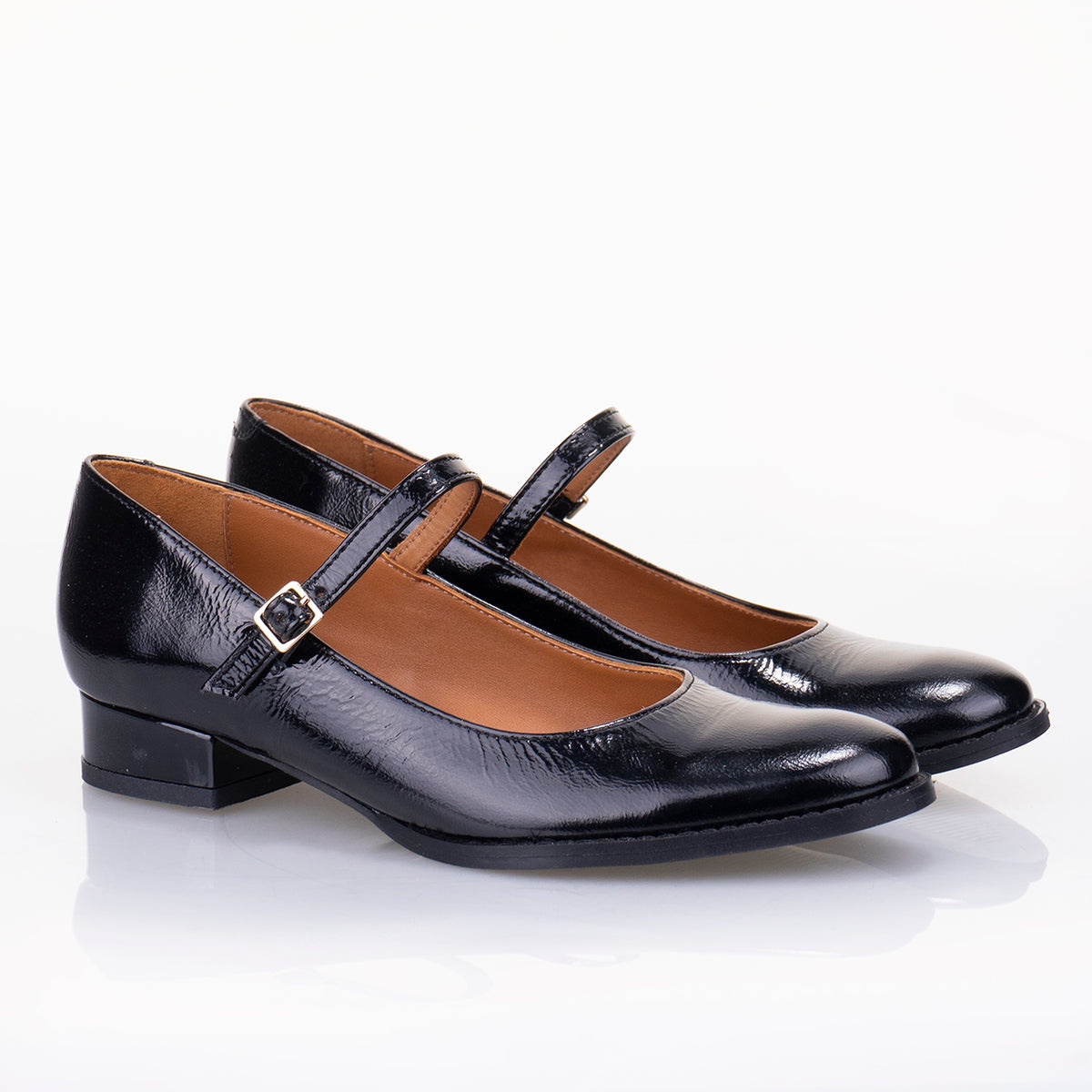 ДАМСКИ ОБУВКИ LARA