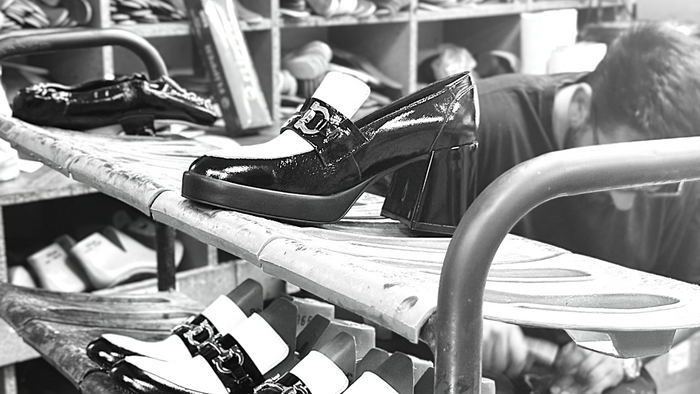 DESIGNER SHOES SHE